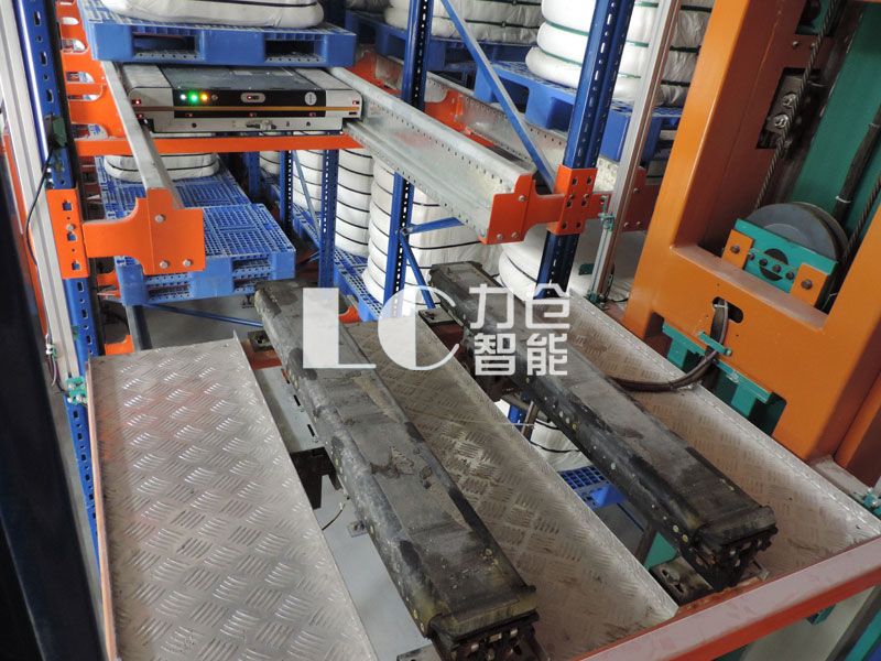 堆垛机配穿梭车立体仓库